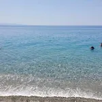 Vista Mare Su Tre Piani Con Giardino *