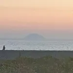 Vista Mare Su Tre Piani Con Giardino
