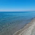 Tatil Evi Vista Mare Su Tre Piani Con Giardino Falerna