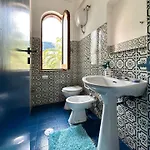 Vista Mare Su Tre Piani Con Giardino Tatil Evi Falerna