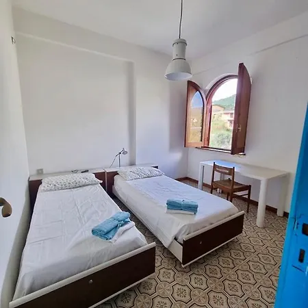 Vista Mare Su Tre Piani Con Giardino Casa de Férias Falerna