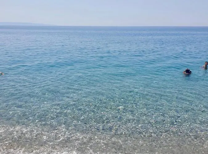 Vista Mare Su Tre Piani Con Giardino *