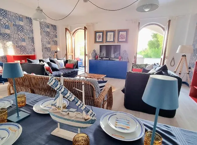 Vista Mare Su Tre Piani Con Giardino Falerna