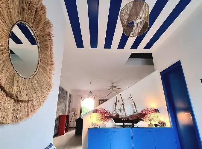 Vista Mare Su Tre Piani Con Giardino * Falerna