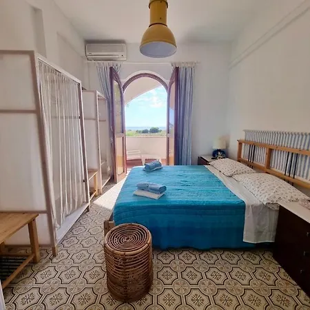 Nyaraló Vista Mare Su Tre Piani Con Giardino