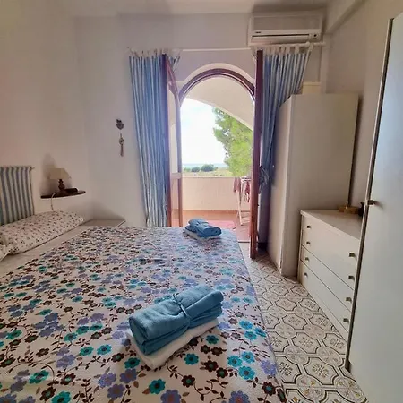 Vista Mare Su Tre Piani Con Giardino Holiday home Falerna