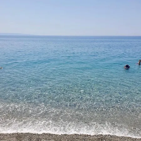 Vista Mare Su Tre Piani Con Giardino *