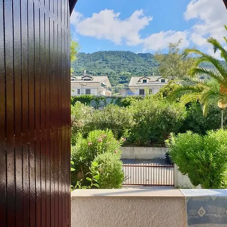 Vista Mare Su Tre Piani Con Giardino * Falerna