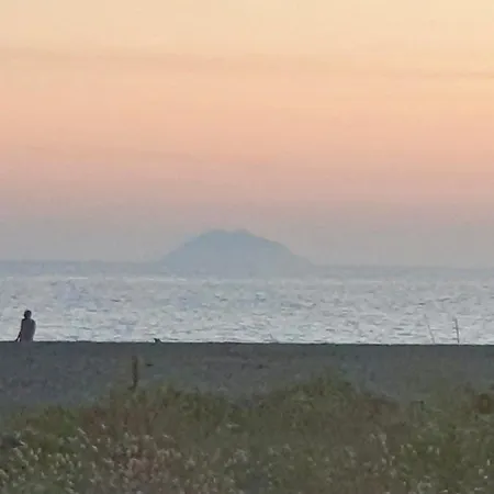 Vista Mare Su Tre Piani Con Giardino