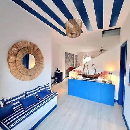 Vista Mare Su Tre Piani Con Giardino Holiday home *