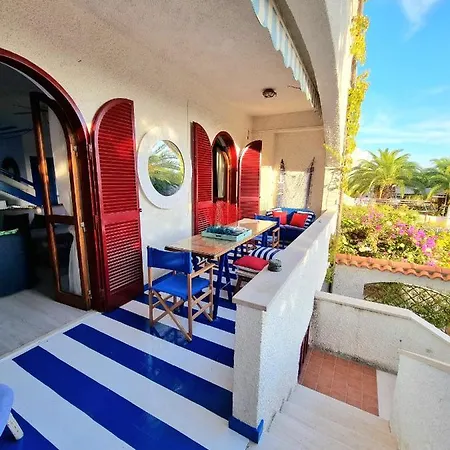 Vista Mare Su Tre Piani Con Giardino Holiday home