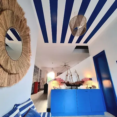 Vista Mare Su Tre Piani Con Giardino * Falerna