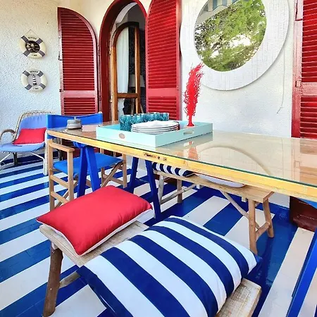 Vista Mare Su Tre Piani Con Giardino Nyaraló