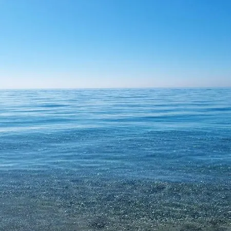 Vista Mare Su Tre Piani Con Giardino Nyaraló Falerna