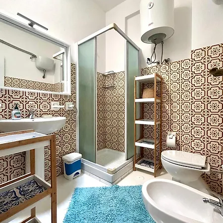 Vista Mare Su Tre Piani Con Giardino Nyaraló Falerna