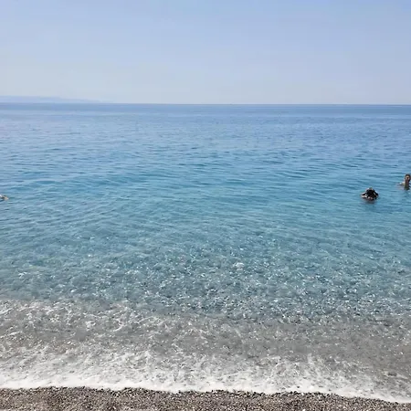 Beachfront With Private Access - Free Parking Casa vacanze