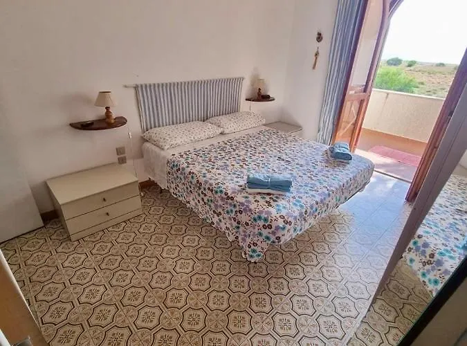 Vista Mare Su Tre Piani Con Giardino Casa de Férias