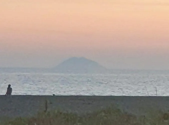 Vista Mare Su Tre Piani Con Giardino