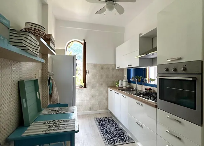 Vista Mare Su Tre Piani Con Giardino Casa de Férias *