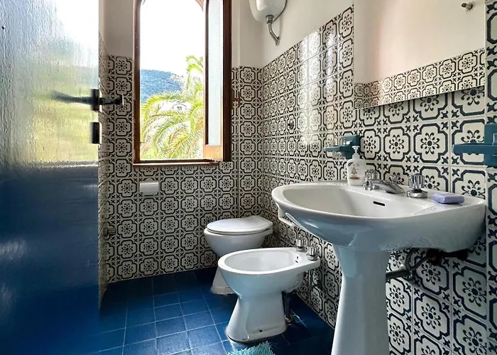 Vista Mare Su Tre Piani Con Giardino Casa de Férias Falerna